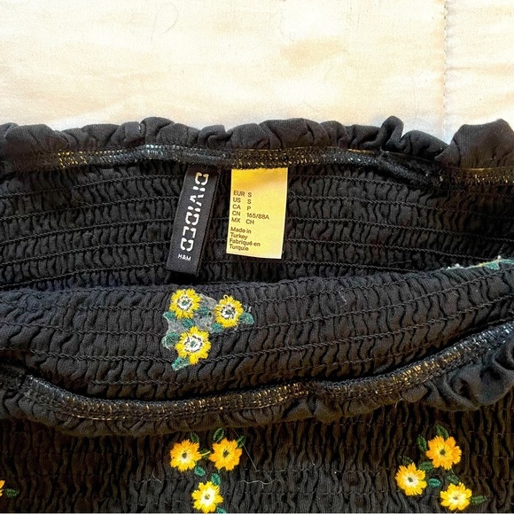 H&m Sleeveless Crop Top With Flower Pattern Black *$5 IF BUNDLED W/ANOTHER ITEM* - Picture 3 of 4